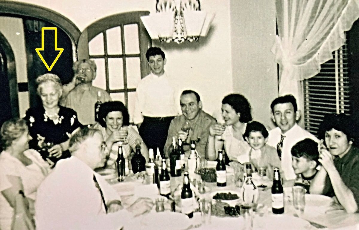italian family dinner table